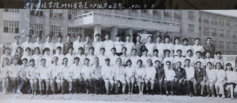 1982届山东财经学院对外贸易系毕业留念_meitu_19.jpg